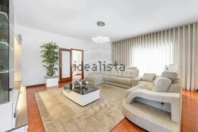 Moradia T4 para Venda em Idães
