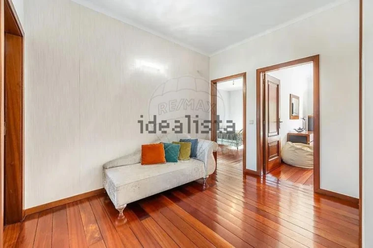 Moradia T4 para Venda em Idães Foto 12