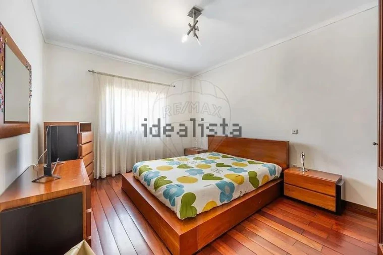 Moradia T4 para Venda em Idães Foto 18