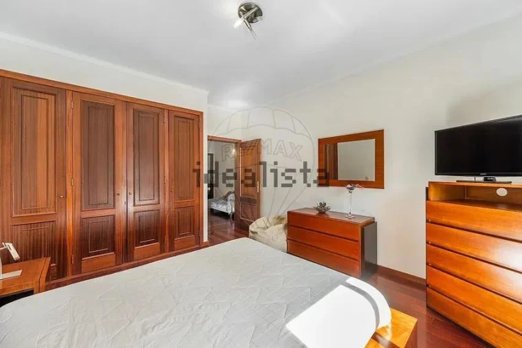 Moradia T4 para Venda em Idães Foto 19