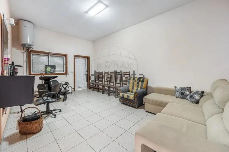 Moradia T4 para Venda em Idães Foto 24