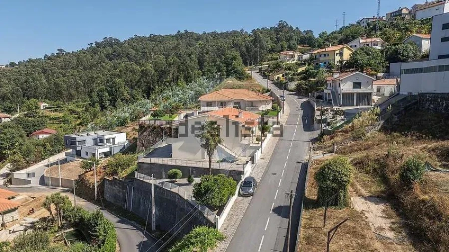 Moradia T4 para Venda em Idães Foto 38