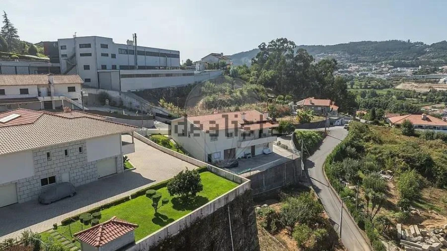 Moradia T4 para Venda em Idães Foto 39