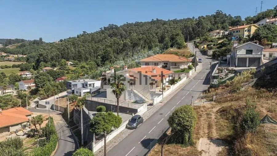 Moradia T4 para Venda em Idães Foto 40