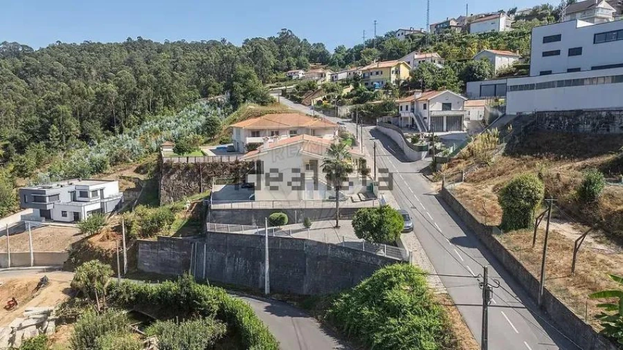 Moradia T4 para Venda em Idães Foto 41