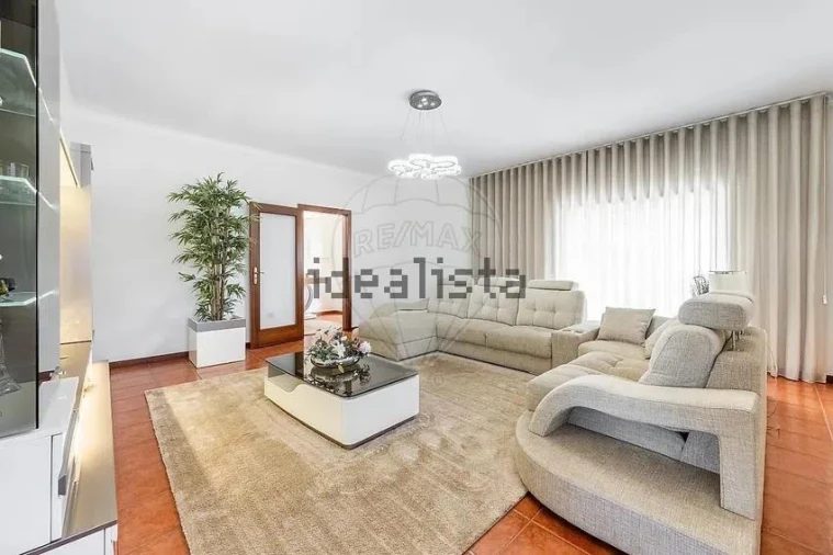 Moradia T4 para Venda em Idães Foto 5