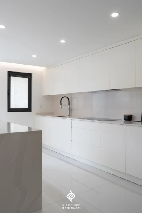 Moradia T4 para Venda em Campanhã