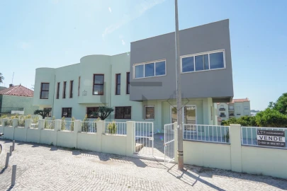 Armazém para Arrendamento em Alfragide