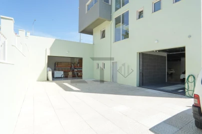 Armazém para Arrendamento em Alfragide
