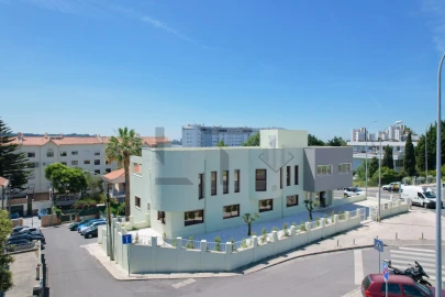 Armazém para Arrendamento em Alfragide