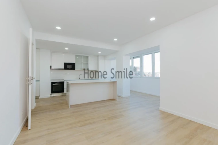 Apartamento T4 para Venda em São Domingos de Benfica Foto 3