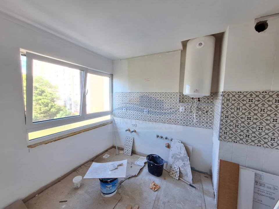 Apartamento T3 para Venda em Santo António dos Cavaleiros e Frielas Foto 1