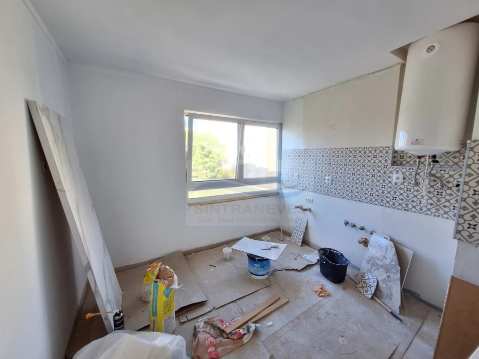 Apartamento T3 para Venda em Santo António dos Cavaleiros e Frielas Foto 2