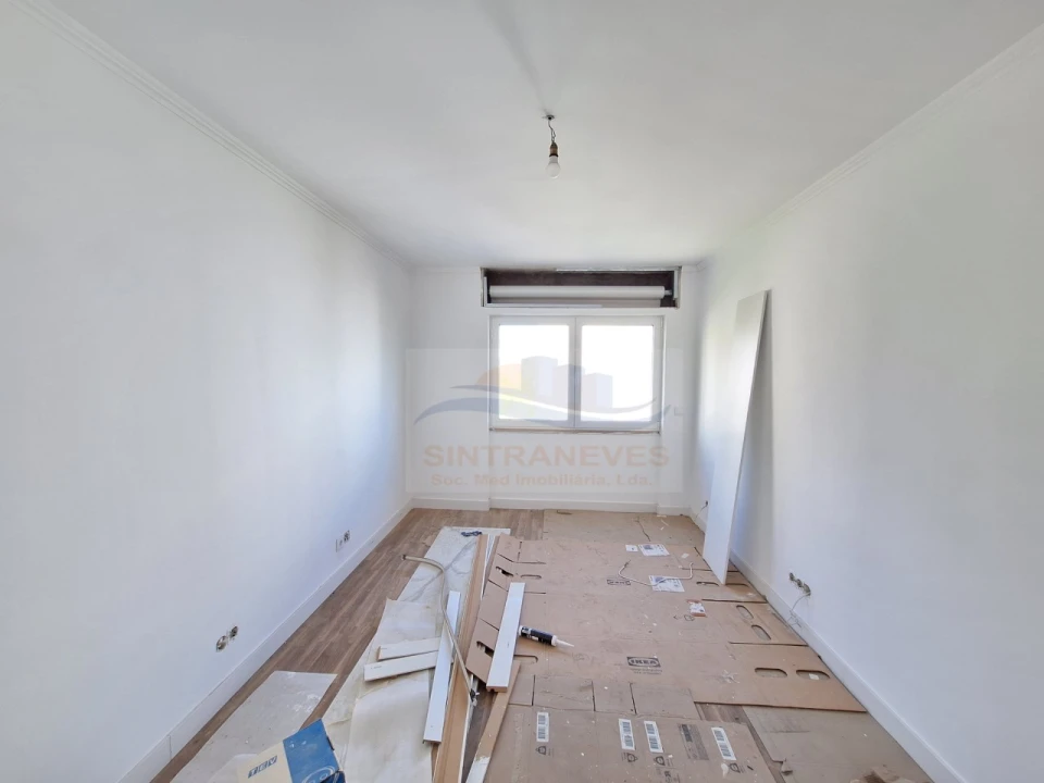 Apartamento T3 para Venda em Santo António dos Cavaleiros e Frielas Foto 3