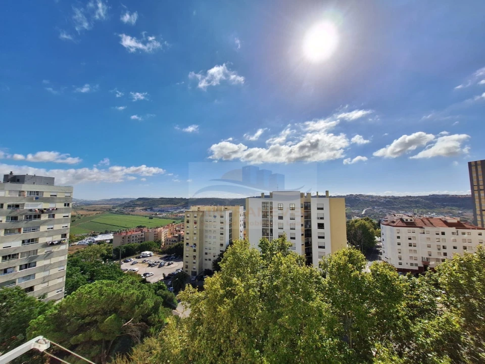 Apartamento T3 para Venda em Santo António dos Cavaleiros e Frielas Foto 5