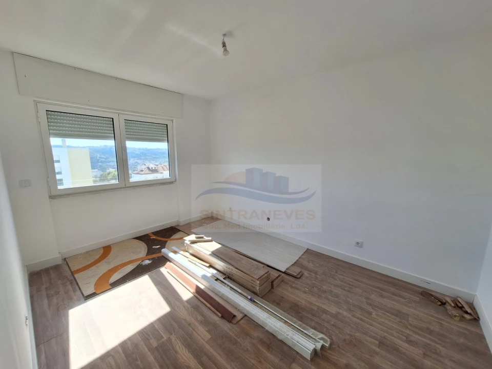 Apartamento T3 para Venda em Santo António dos Cavaleiros e Frielas Foto 7