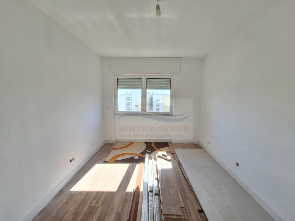 Apartamento T3 para Venda em Santo António dos Cavaleiros e Frielas Foto 9