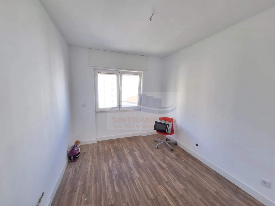 Apartamento T3 para Venda em Santo António dos Cavaleiros e Frielas Foto 10