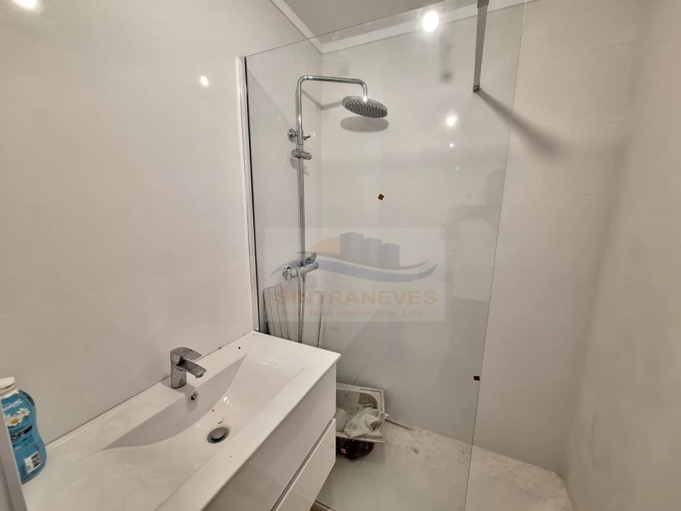 Apartamento T3 para Venda em Santo António dos Cavaleiros e Frielas Foto 12