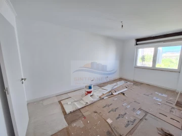 Apartamento T3 para Venda em Santo António dos Cavaleiros e Frielas