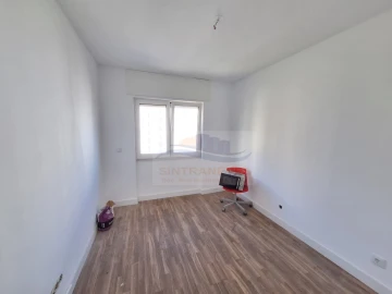 Apartamento T3 para Venda em Santo António dos Cavaleiros e Frielas