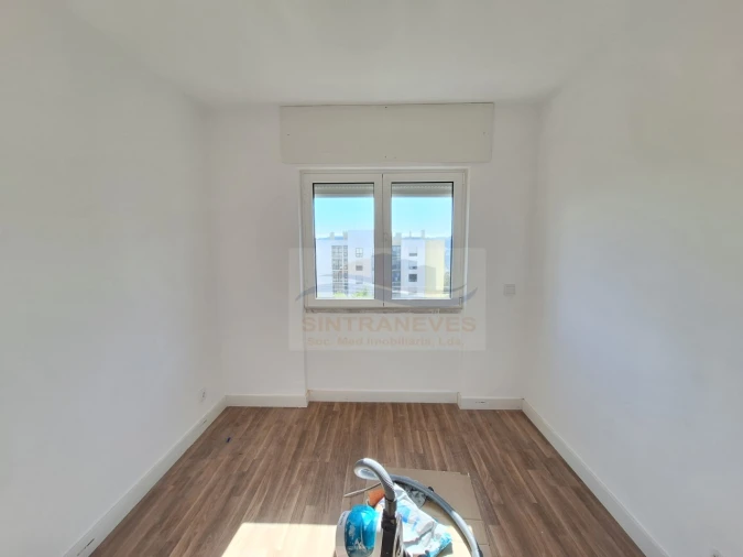 Apartamento T3 para Venda em Santo António dos Cavaleiros e Frielas Foto 6