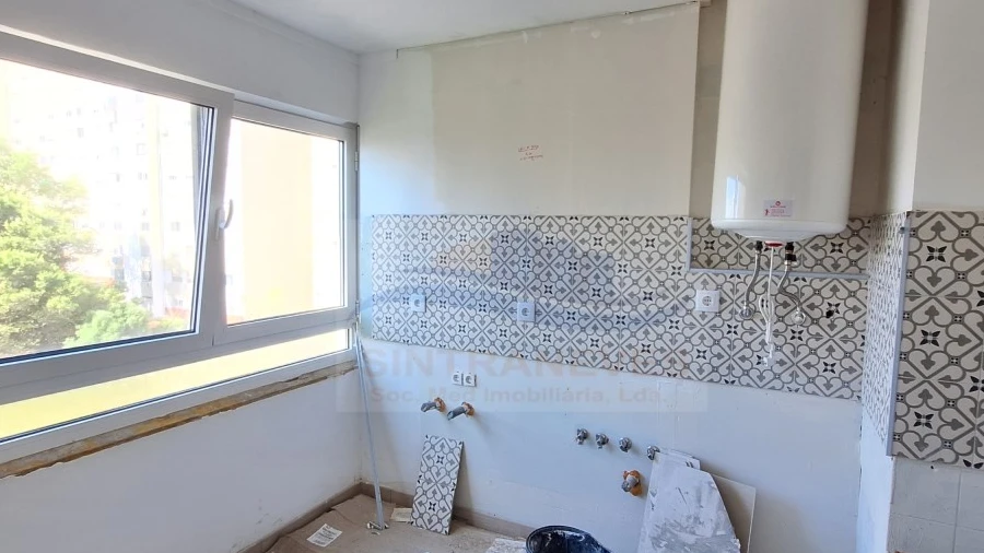 Apartamento T3 para Venda em Santo António dos Cavaleiros e Frielas