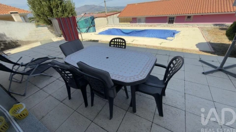 Moradia T4 para Venda em Poiares e Canelas