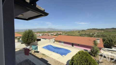 Moradia T4 para Venda em Poiares e Canelas