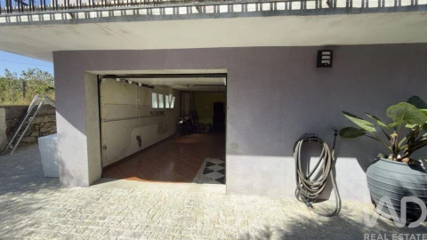 Moradia T4 para Venda em Poiares e Canelas
