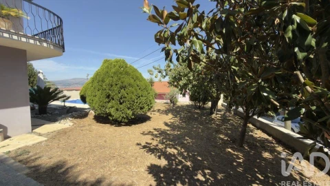 Moradia T4 para Venda em Poiares e Canelas