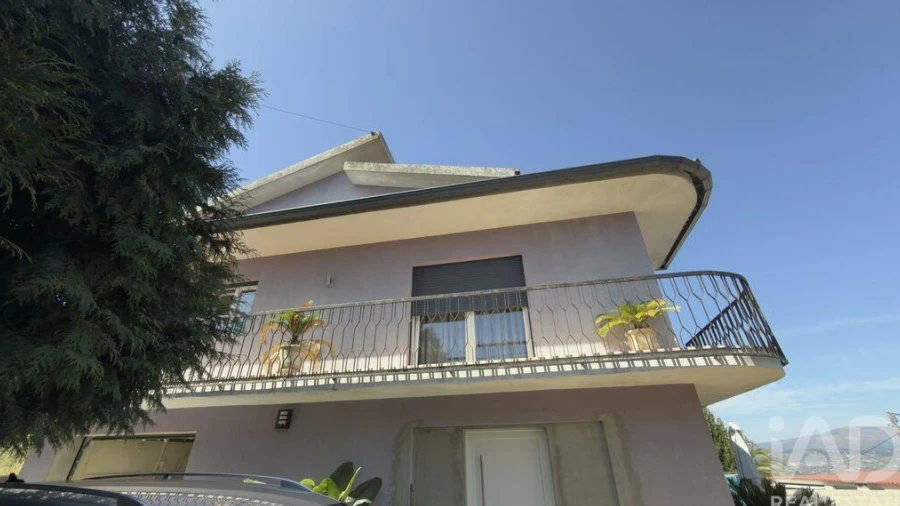 Moradia T4 para Venda em Poiares e Canelas