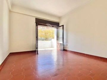 Apartamento T2 para Venda em Santa Iria de Azoia, São João da Talha e Bobadela