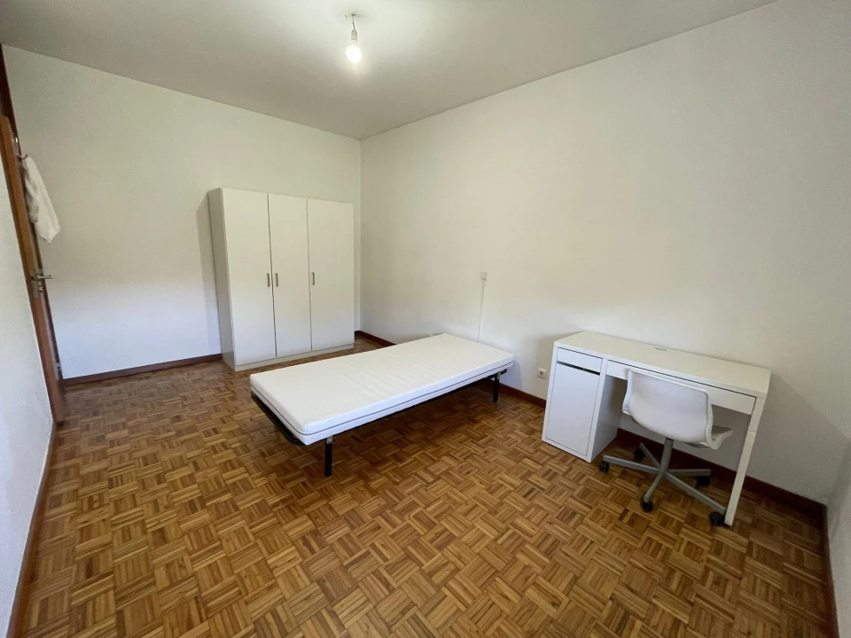 Quarto para Arrendamento em Azurem Foto 11