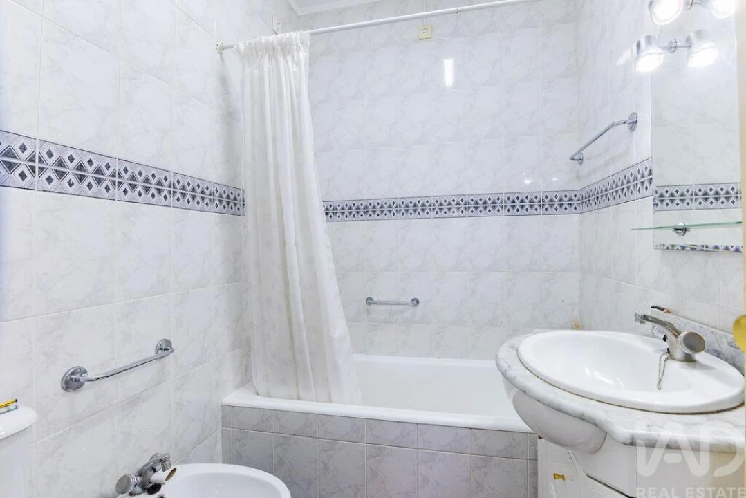 Apartamento T2 para Venda em Lordelo do Ouro e Massarelos Foto 21