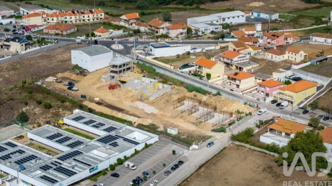 Moradia T3 para Venda em Igreja Nova e Cheleiros