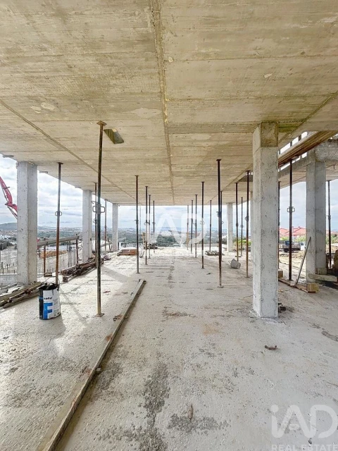 Moradia T3 para Venda em Igreja Nova e Cheleiros