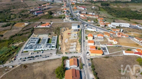 Moradia T3 para Venda em Igreja Nova e Cheleiros