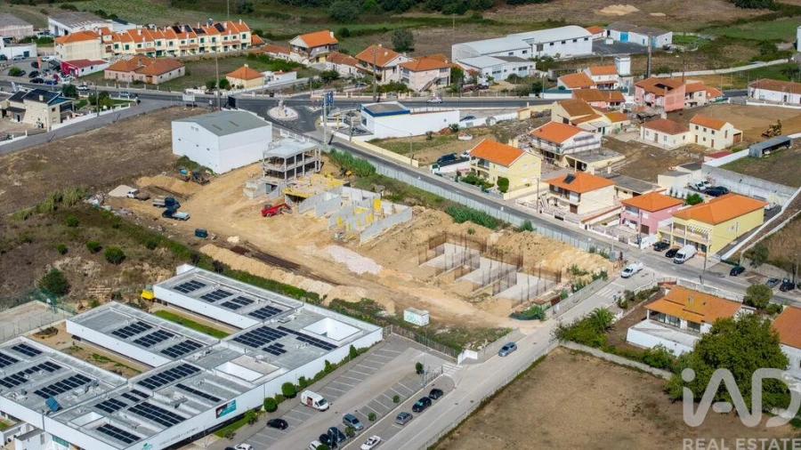 Moradia T3 para Venda em Igreja Nova e Cheleiros Foto 5