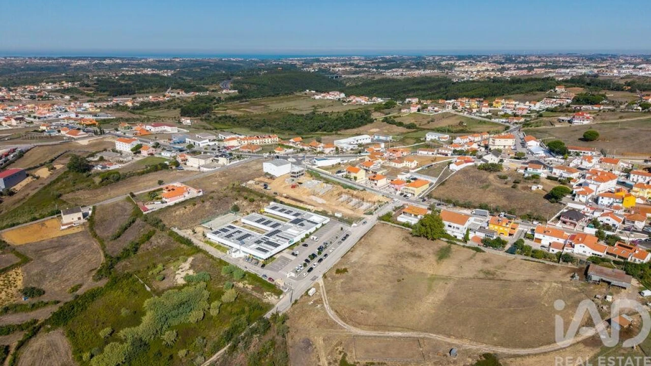 Moradia T3 para Venda em Igreja Nova e Cheleiros Foto 4