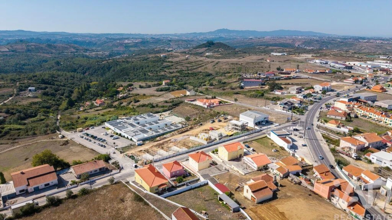Moradia T3 para Venda em Igreja Nova e Cheleiros Foto 6