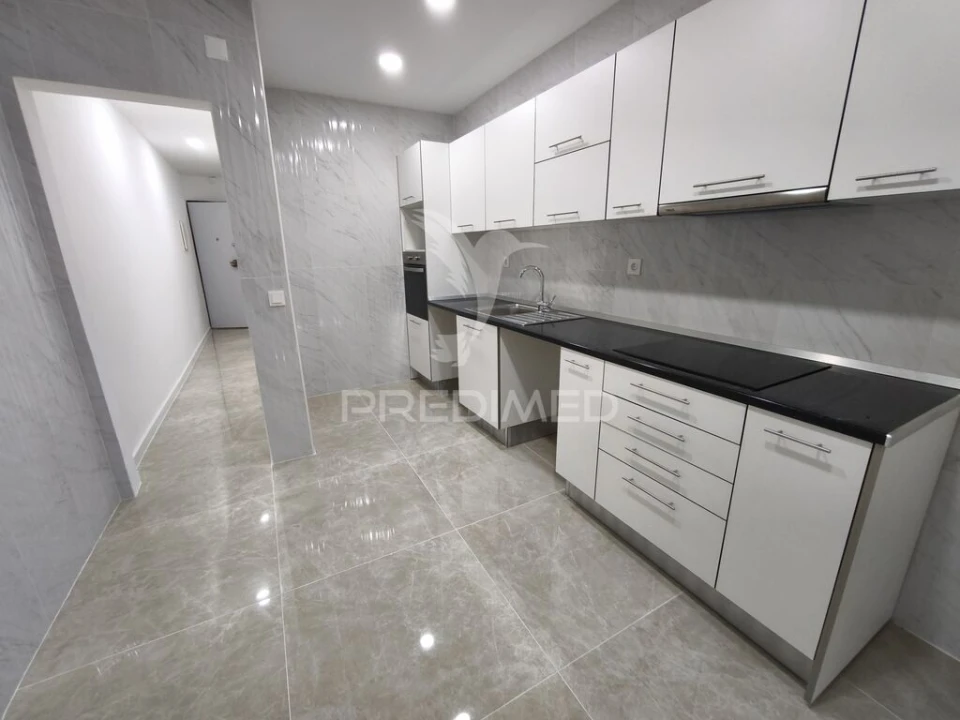 Apartamento T1 para Venda em Baixa da Banheira e Vale da Amoreira Foto 2