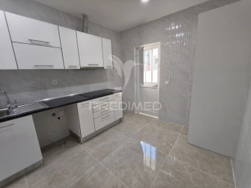 Apartamento T1 para Venda em Baixa da Banheira e Vale da Amoreira