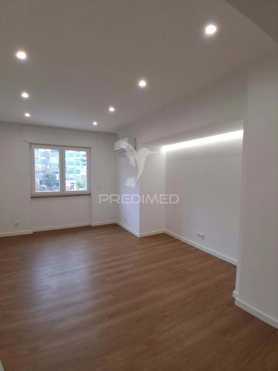 Apartamento T3 para Venda em Almada, Cova da Piedade, Pragal e Cacilhas Foto 10