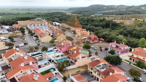 Moradia T4 para Venda em Romeira e Várzea