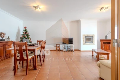 Moradia T4 para Venda em Romeira e Várzea