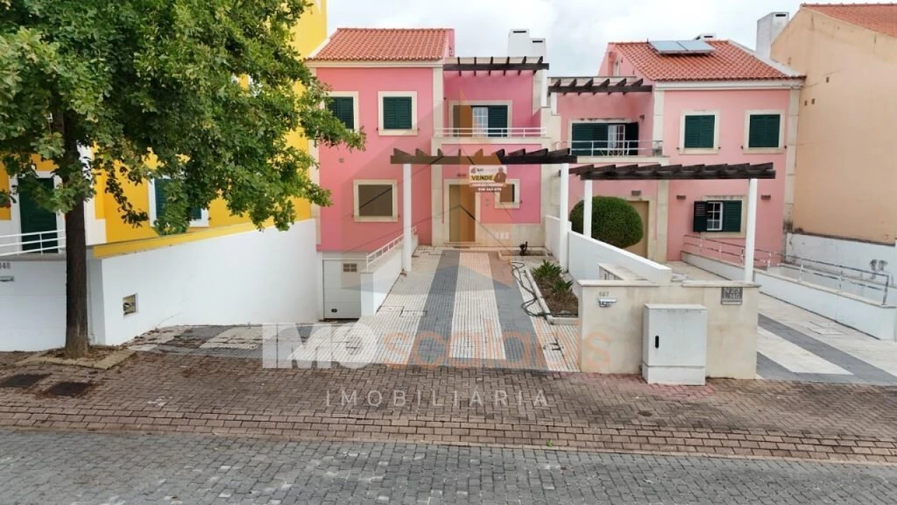 Moradia T4 para Venda em Romeira e Várzea Foto 1
