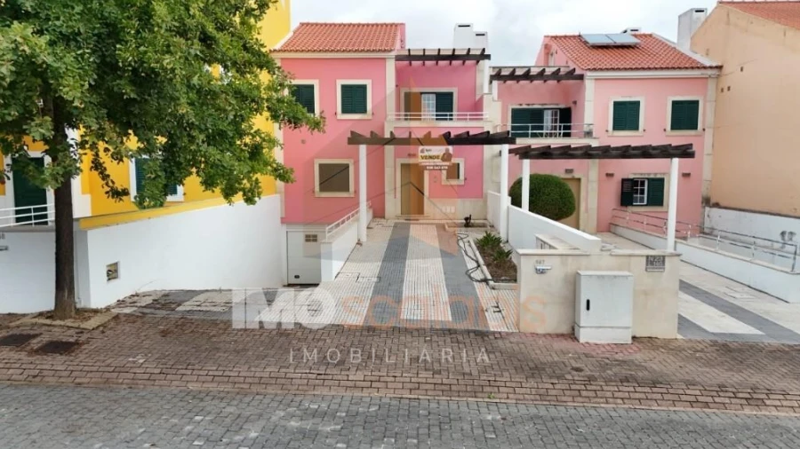 Moradia T4 para Venda em Romeira e Várzea