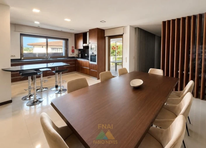 Moradia T4 para Venda em Chafe Foto 10