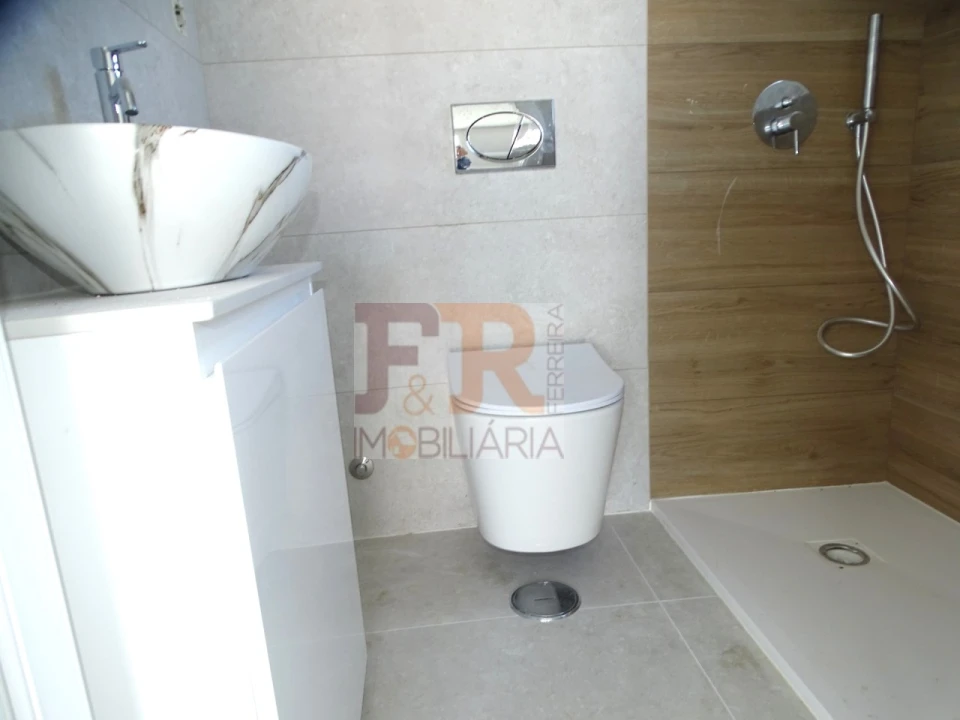 Moradia T3 para Venda em Fernao Ferro Foto 17